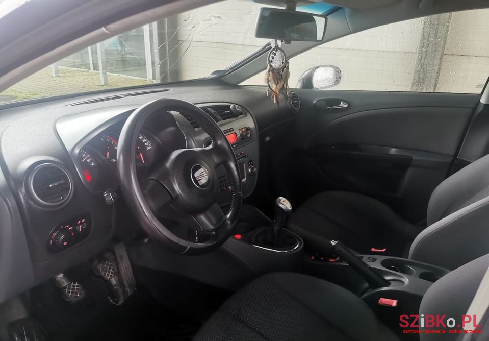 2009' SEAT Leon photo #5