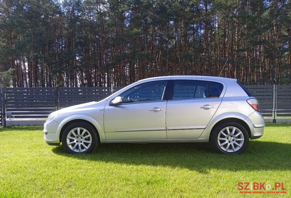 2004' Opel Astra photo #1