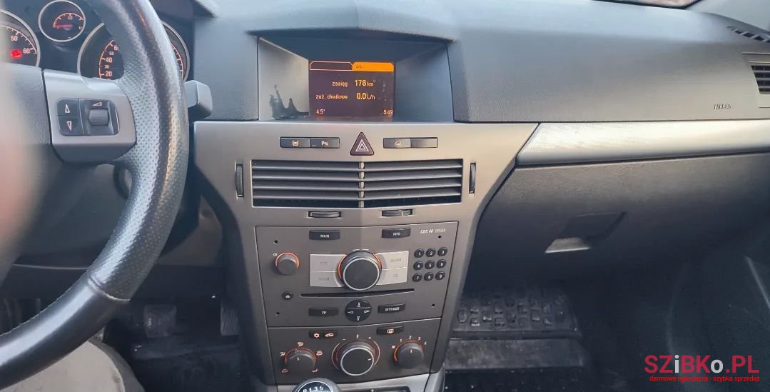 2004' Opel Astra photo #1