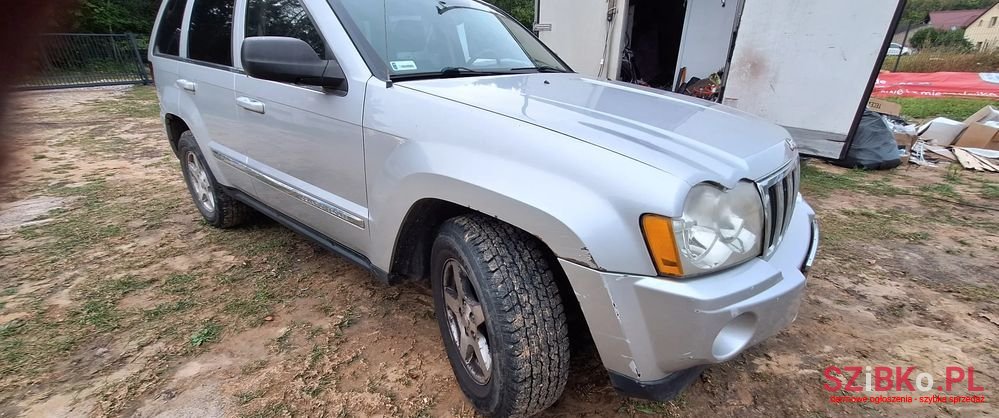 2005' Jeep Grand Cherokee photo #3