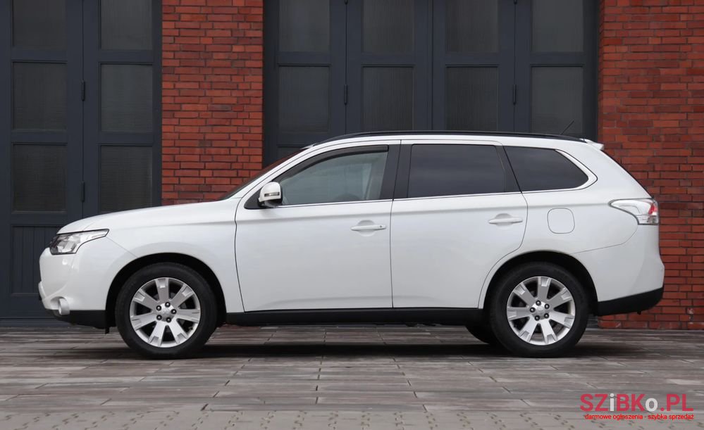 2013' Mitsubishi Outlander photo #4