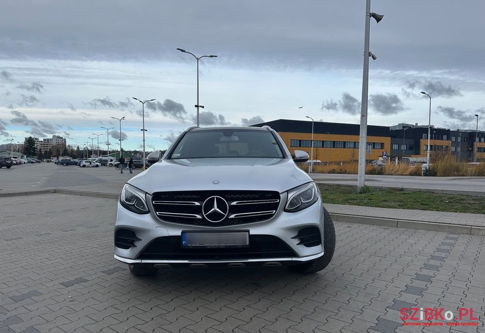 2016' Mercedes-Benz GLC photo #5