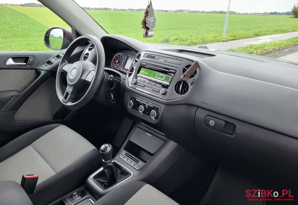 2011' Volkswagen Tiguan photo #5