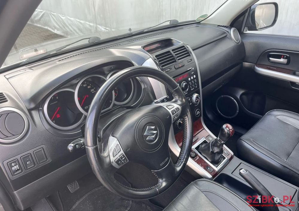 2009' Suzuki Grand Vitara 2.0 De Luxe photo #6