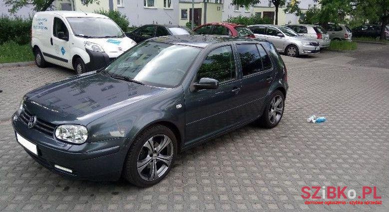 2001' Volkswagen Golf photo #2