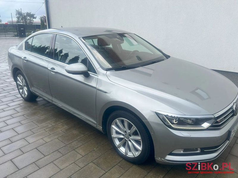 2015' Volkswagen Passat photo #2
