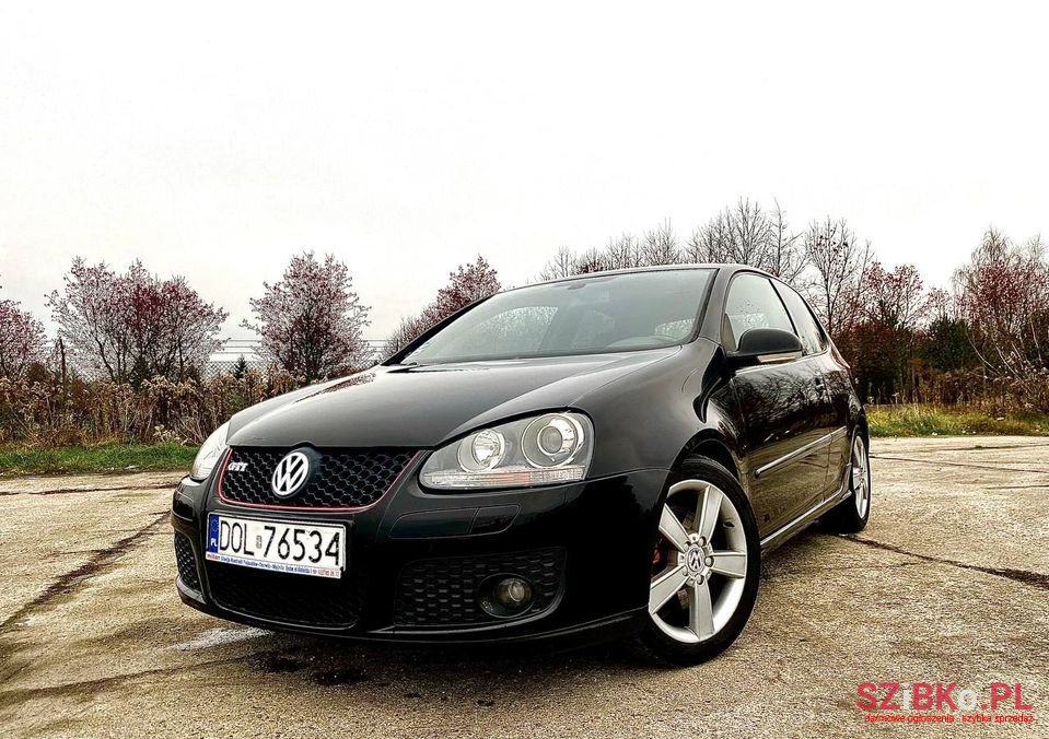 2005' Volkswagen Golf photo #2
