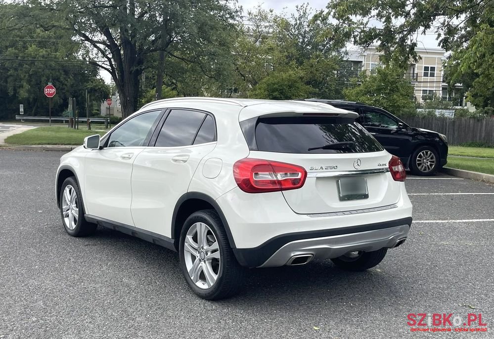 2015' Mercedes-Benz GLA 250 4-Matic photo #6