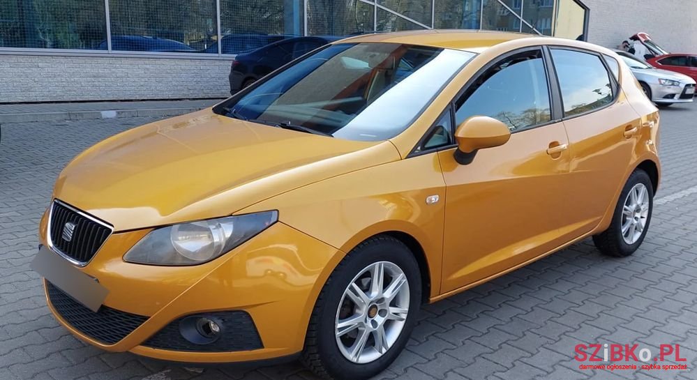 2011' SEAT Ibiza photo #2