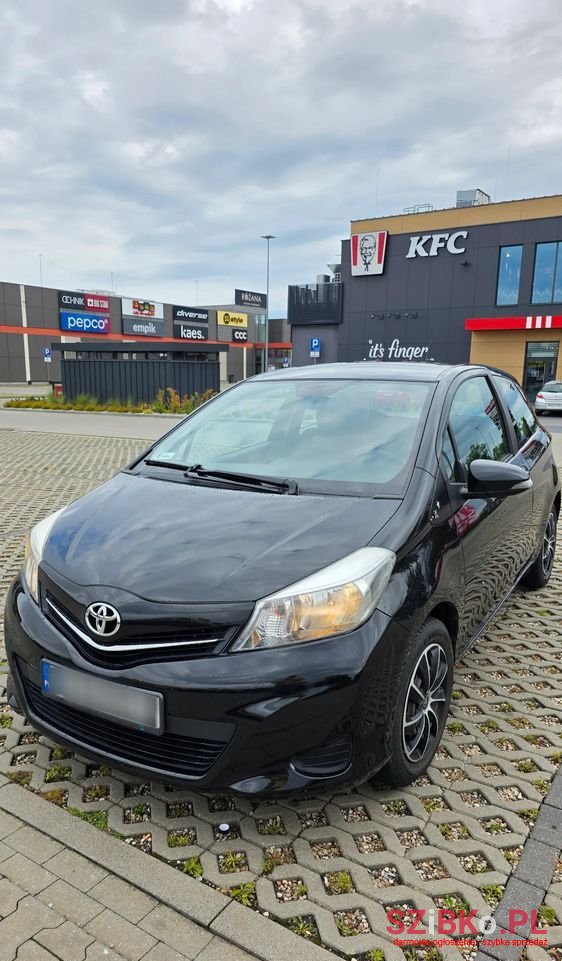 2012' Toyota Yaris 1.0 Luna photo #2