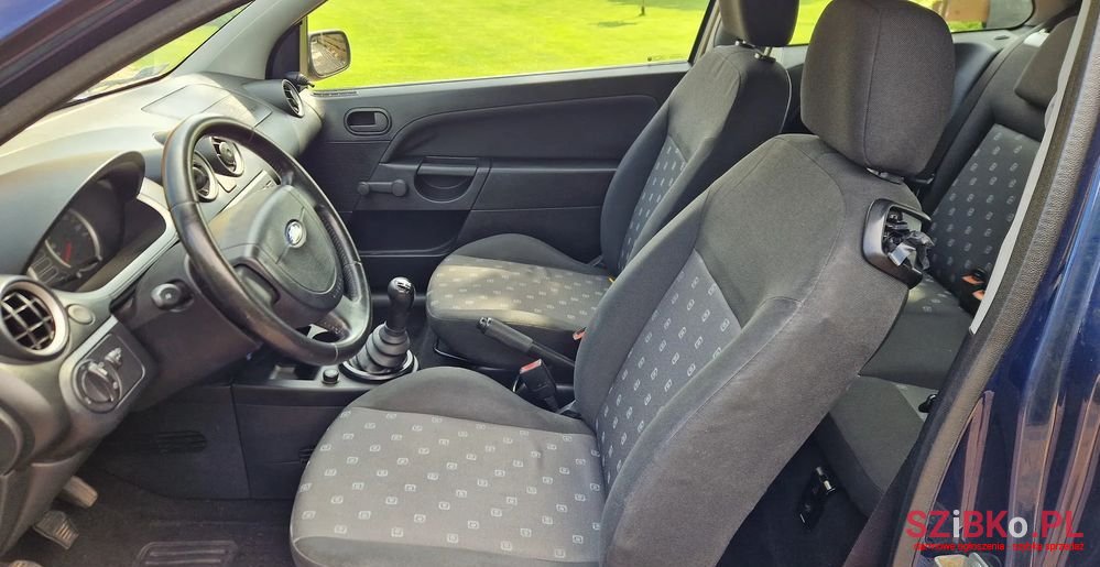 2004' Ford Fiesta photo #6