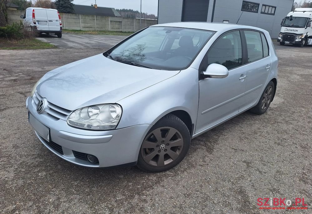 2008' Volkswagen Golf photo #2