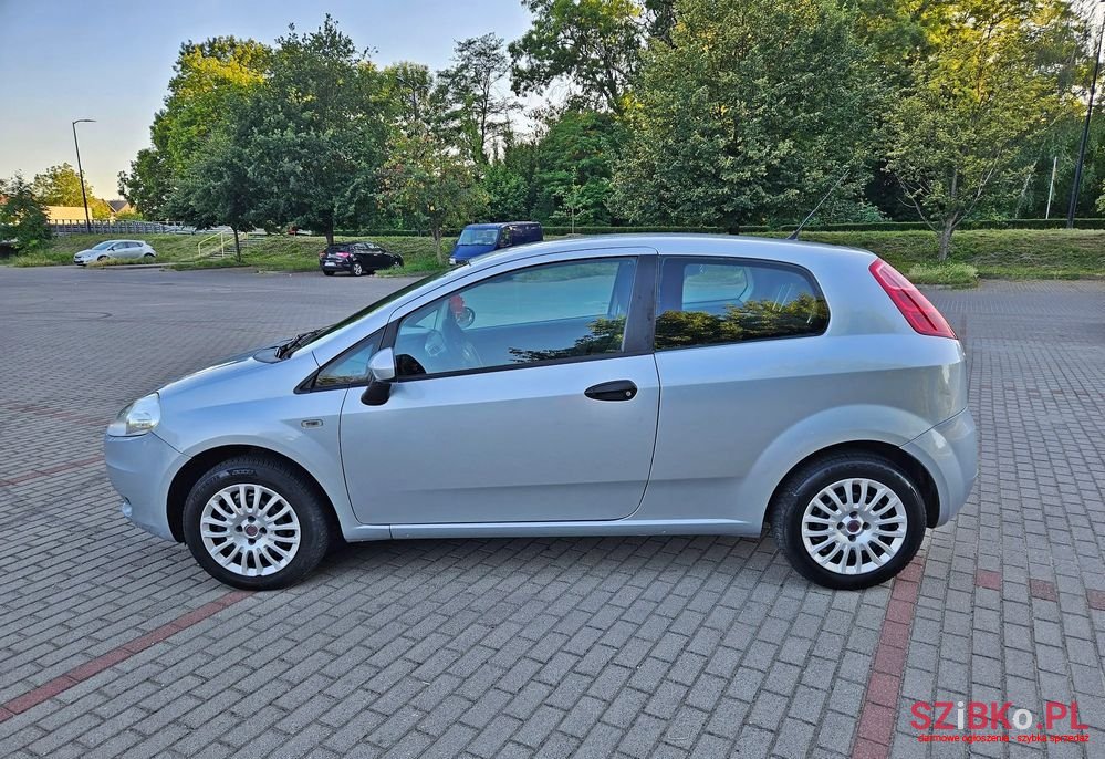 2009' Fiat Grande Punto 1.4 8V photo #4