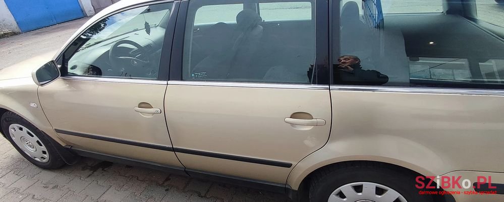 2002' Volkswagen Passat photo #1