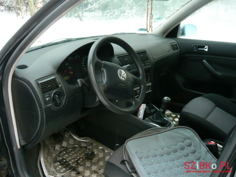 2000' Volkswagen Golf photo #2