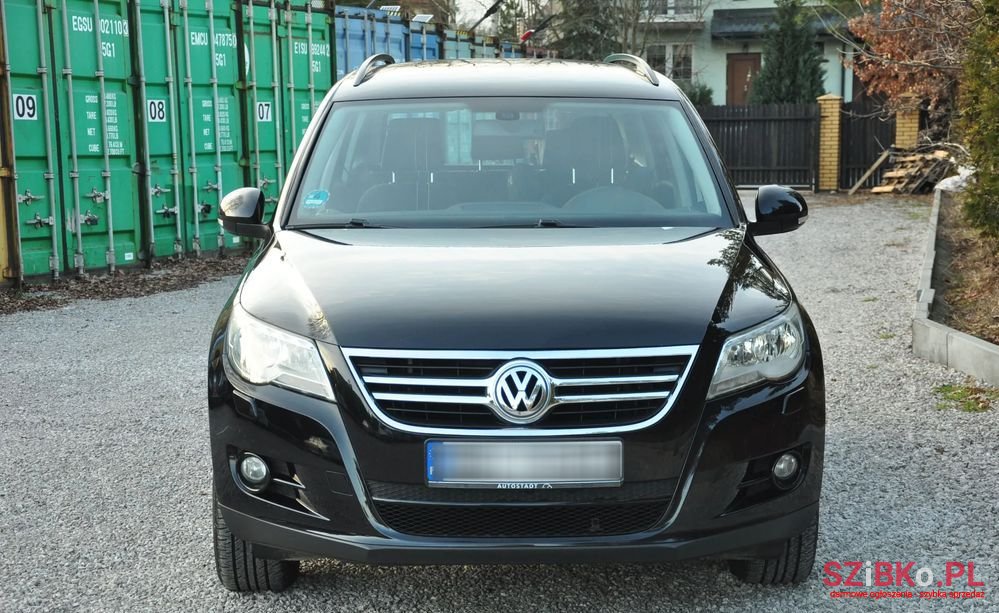 2011' Volkswagen Tiguan photo #2