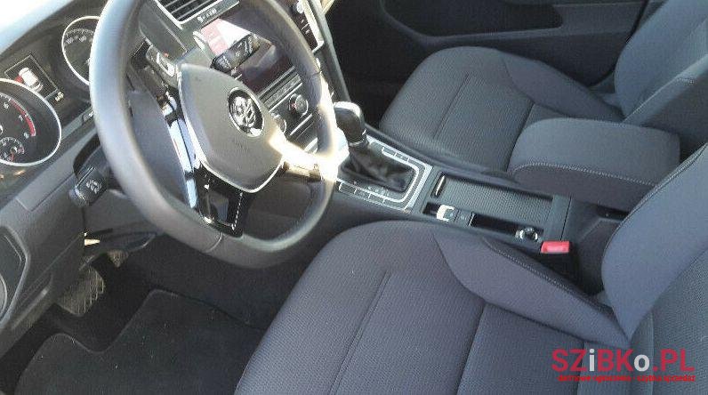 2018' Volkswagen Golf photo #4