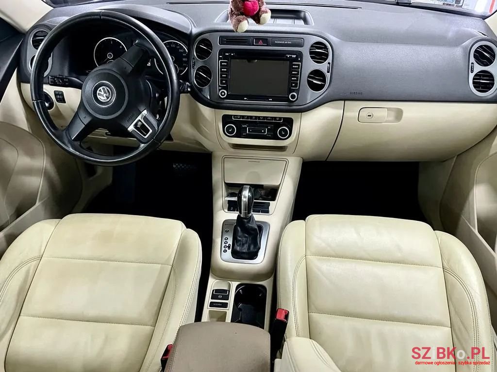 2012' Volkswagen Tiguan photo #5