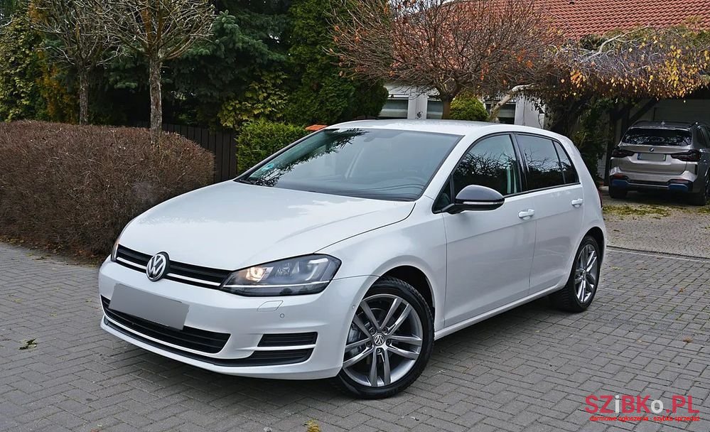 2016' Volkswagen Golf photo #1