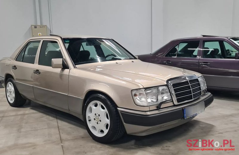 1993' Mercedes-Benz W124 photo #1