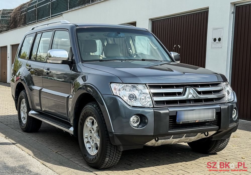 2007' Mitsubishi Pajero photo #3