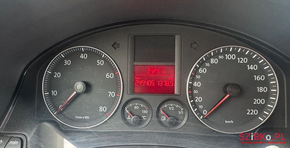 2004' Volkswagen Golf photo #3