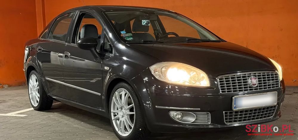 2009' Fiat Linea photo #2