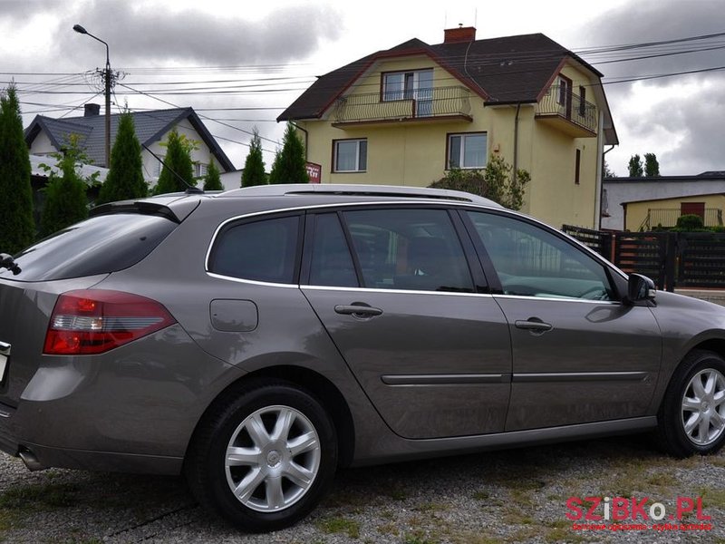 2010' Renault Laguna photo #4