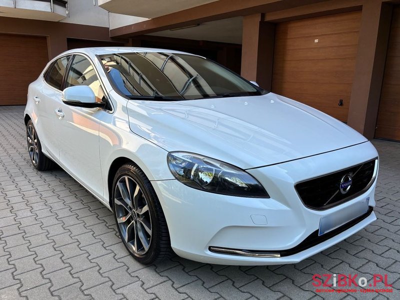 2012' Volvo V40 D2 Momentum photo #1