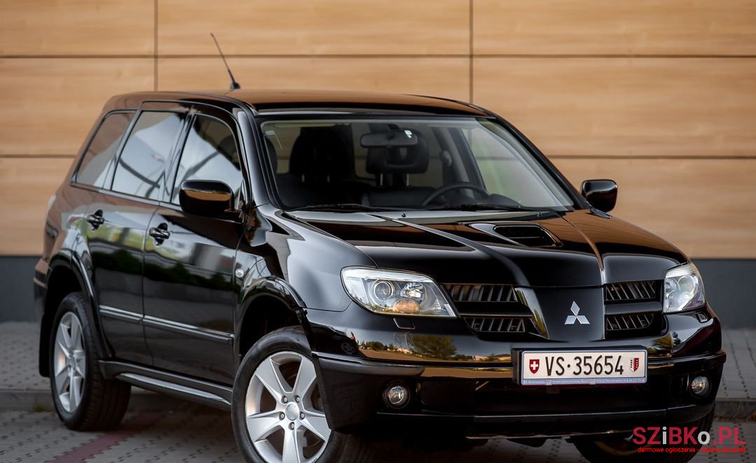 2005' Mitsubishi Outlander photo #1