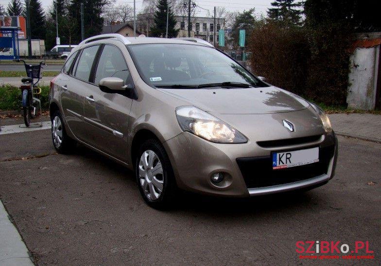 2011' Renault Clio photo #1