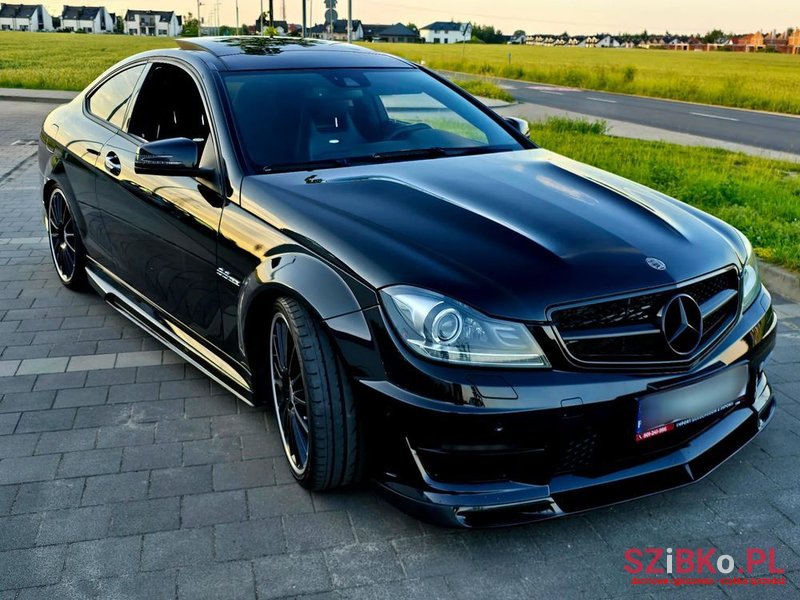 2012' Mercedes-Benz C-Class 63 Amg Coupe photo #3