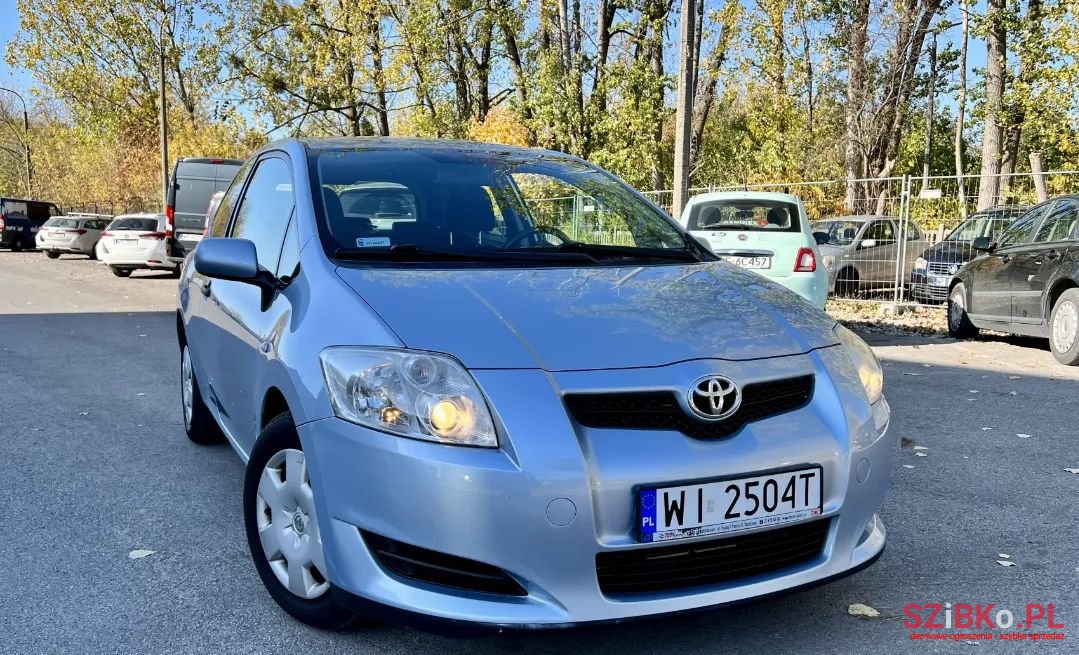 2008' Toyota Auris photo #1