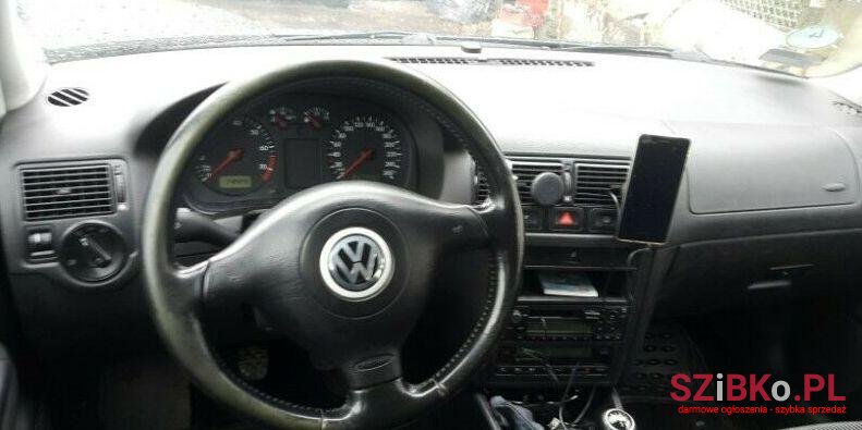 2000' Volkswagen Golf photo #1