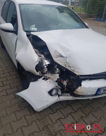 2010' Volkswagen Golf photo #2