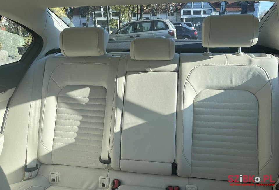 2016' Volkswagen Passat photo #6