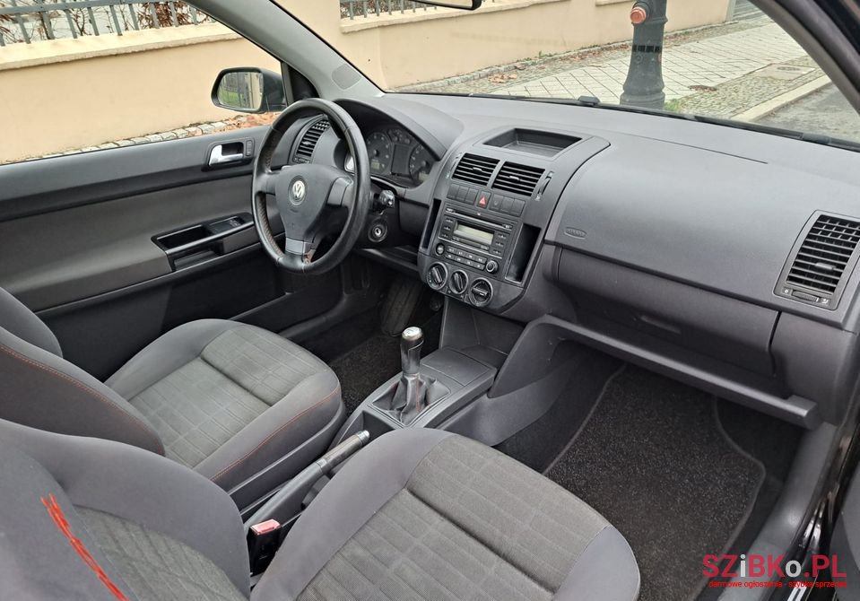 2006' Volkswagen Polo photo #5