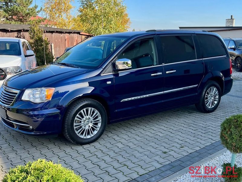 2014' Chrysler Town & Country 3.6 Limited photo #3