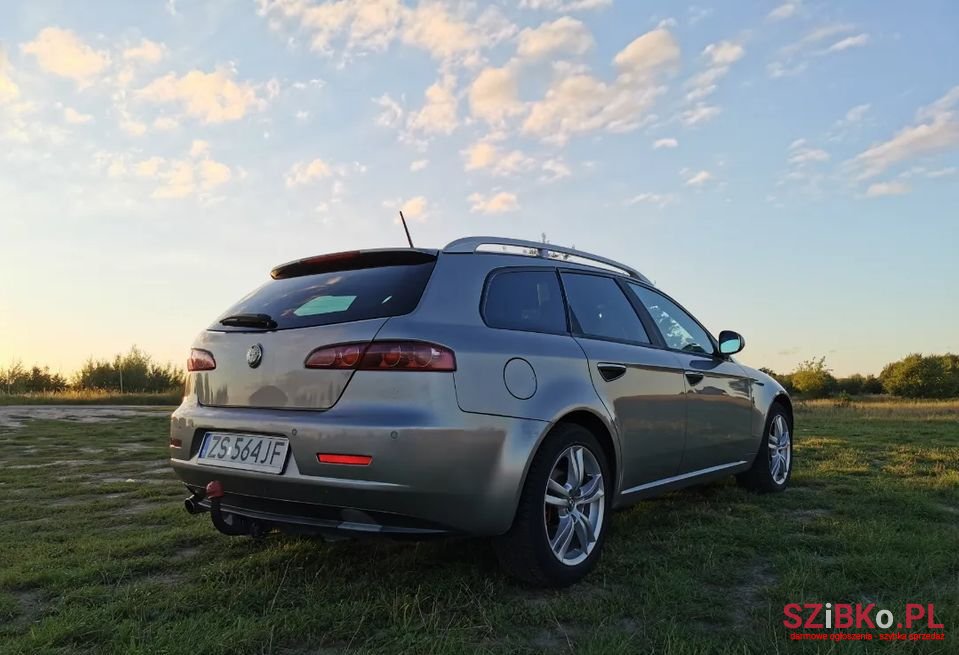 2011' Alfa Romeo 159 photo #6
