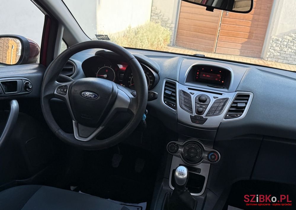 2010' Ford Fiesta 1.25 Titanium photo #6
