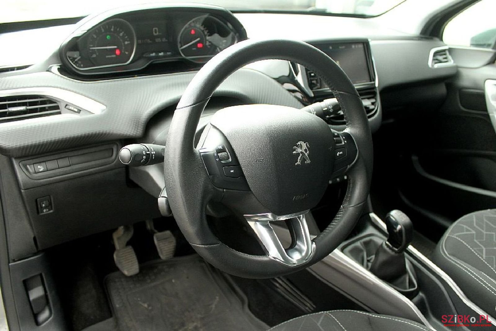 2018' Peugeot 2008 photo #5