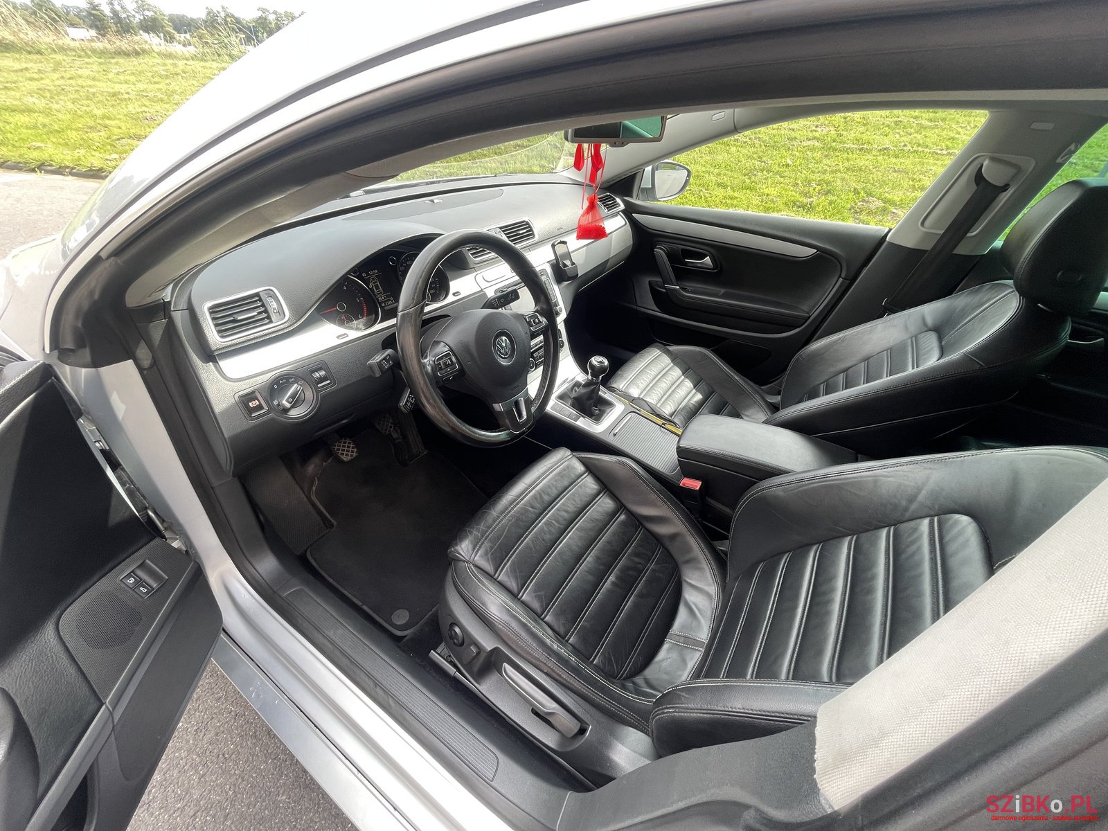 2008' Volkswagen Passat CC photo #2