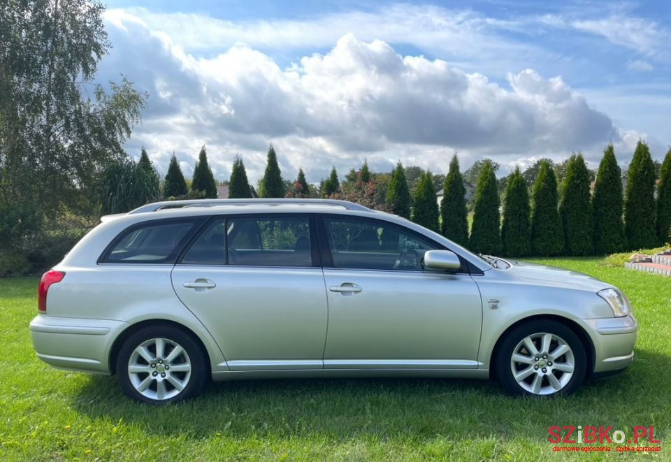 2004' Toyota Avensis photo #6