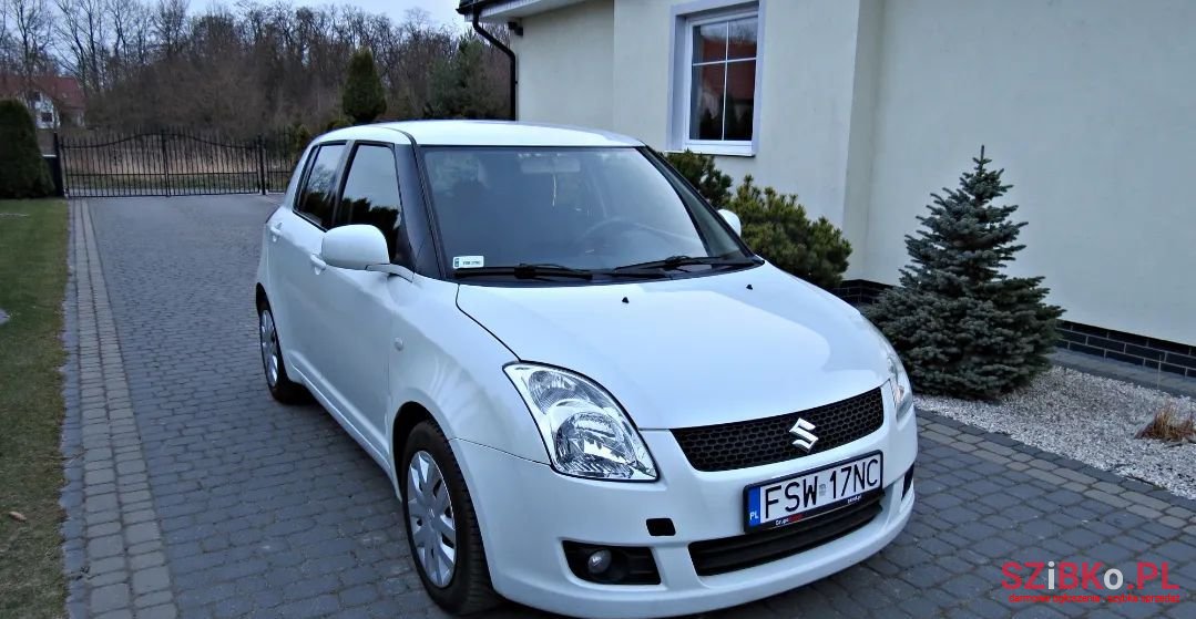 2009' Suzuki Swift photo #2