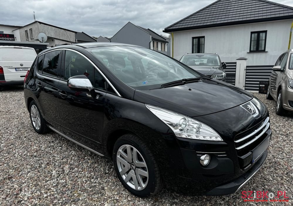 2013' Peugeot 3008 Hybrid4 photo #2