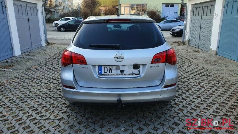 2011' Opel Astra photo #5