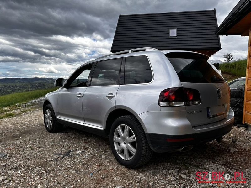 2008' Volkswagen Touareg photo #5