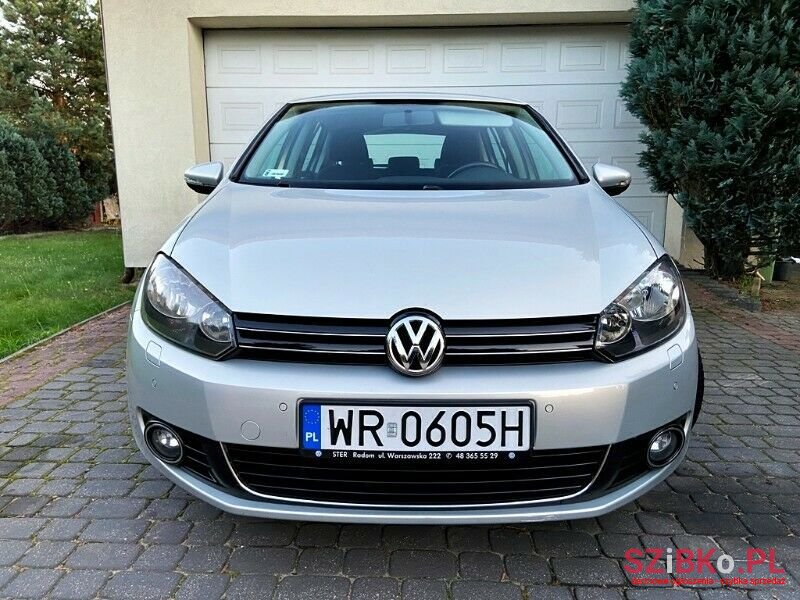 2009' Volkswagen Golf photo #3