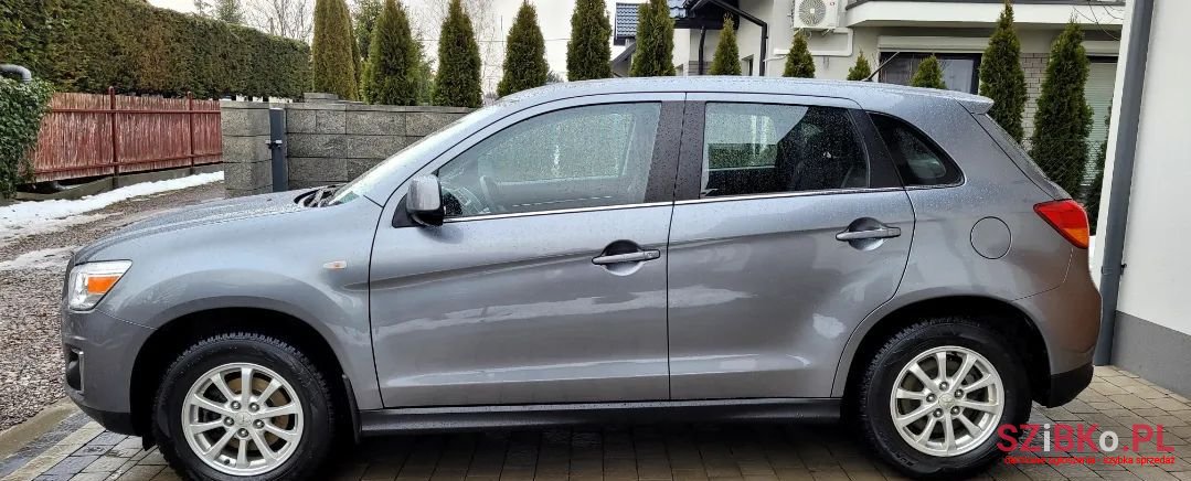 2013' Mitsubishi ASX photo #6