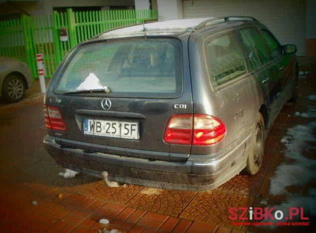 2001' Mercedes-Benz E-Class photo #1